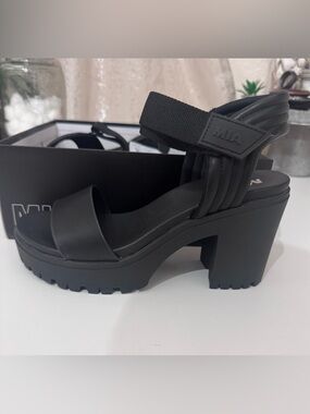 MIA Black Chunky Heel Sandal-8.5 NWT